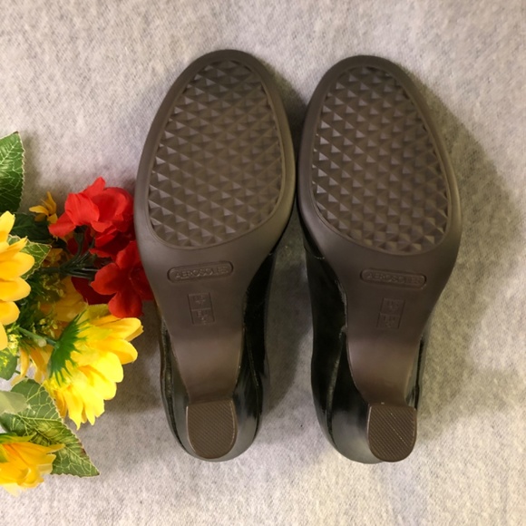 NWOT - Forest Green Patent Open Toe Buckled Pumps - Picture 12 of 16